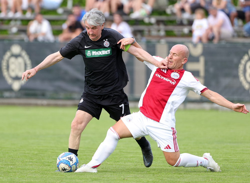 fkp-ajax1328-1778436312.jpg