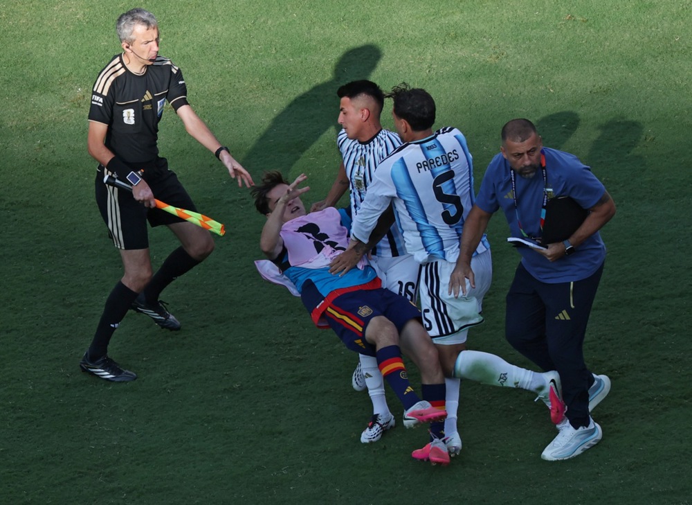 14161880.jpg