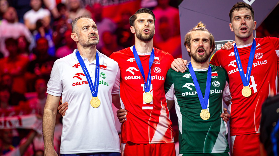 Nikola-Slivka-i-igraci.jpg
